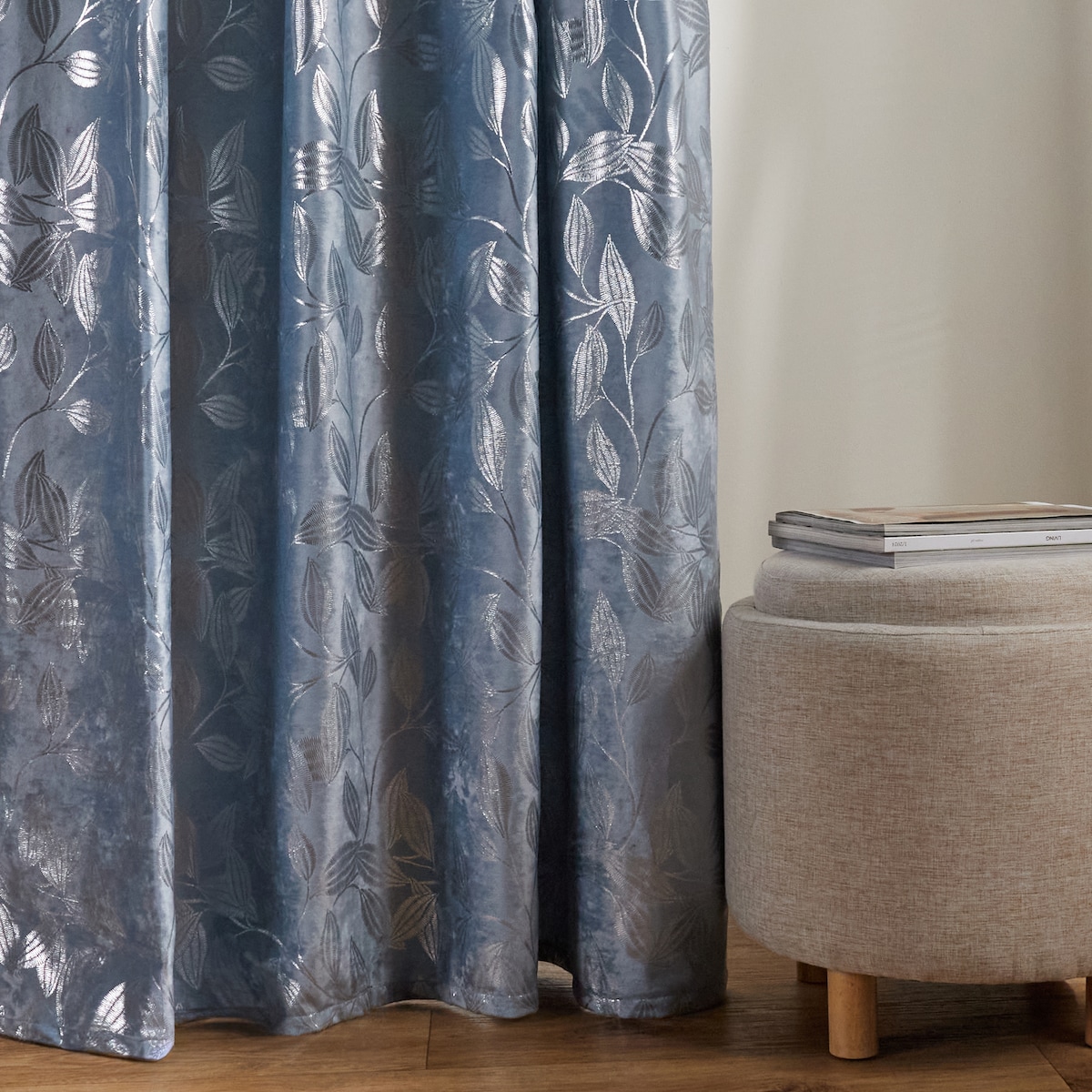 Zasłona Blomstela 140x250 cm z motywem roślinnym