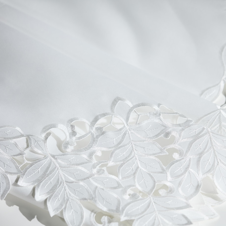 Obrus Haftowany Corila 148x220 cm
