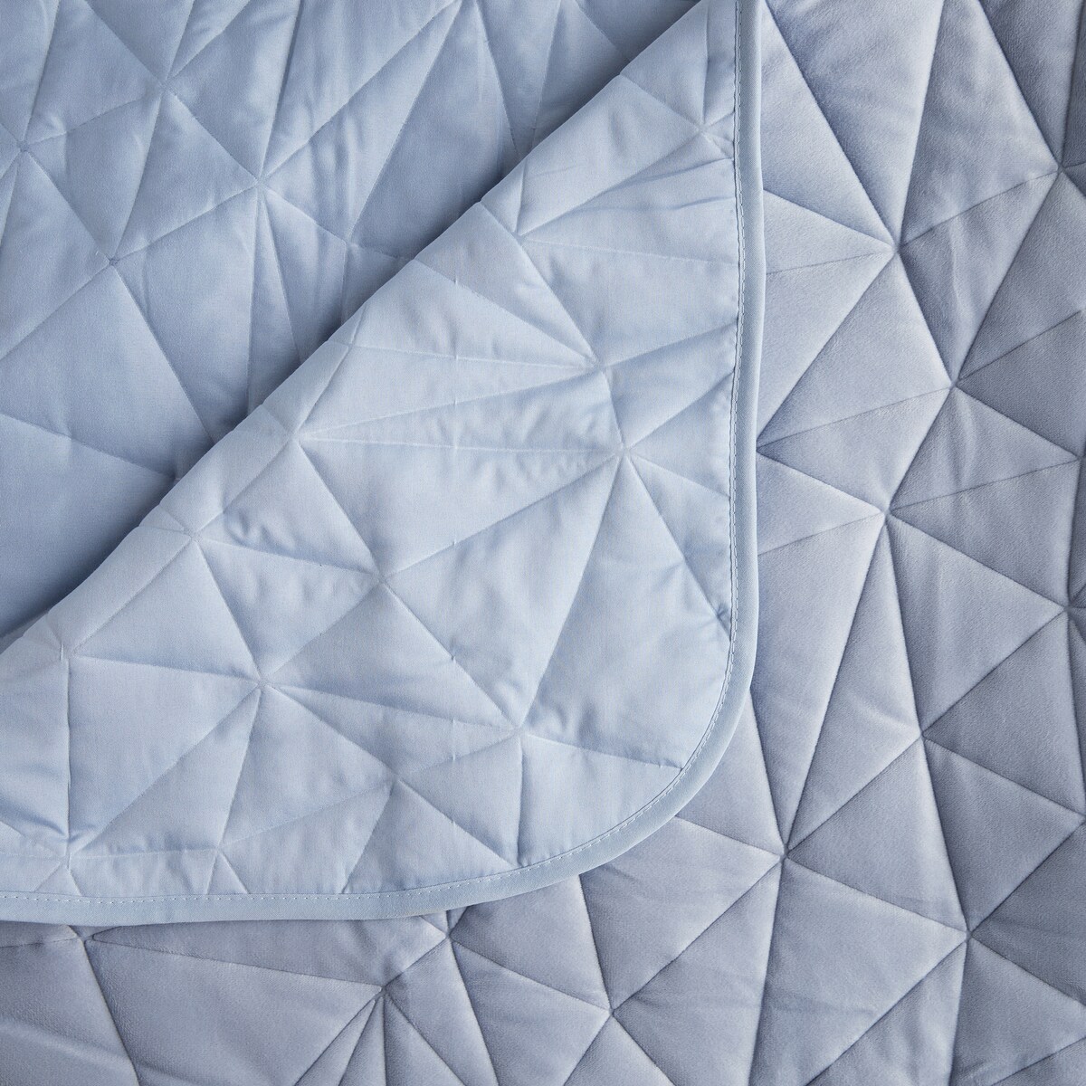 Narzuta Trianga 200x220 cm z motywem geometrycznym