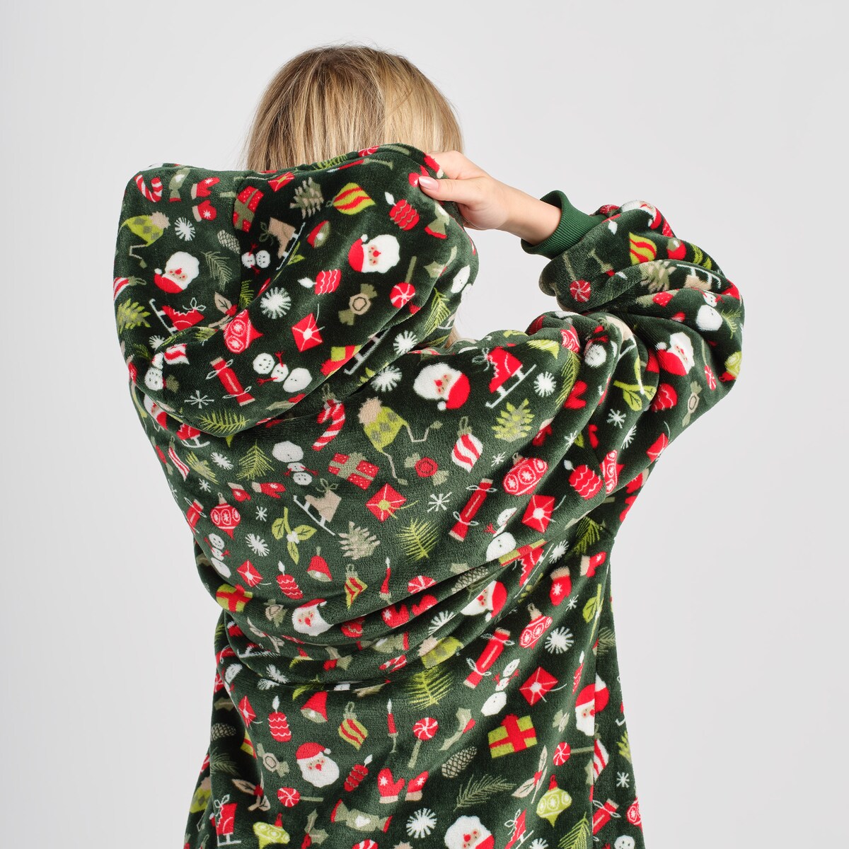 Ponczo Festio z motywem mikołaja