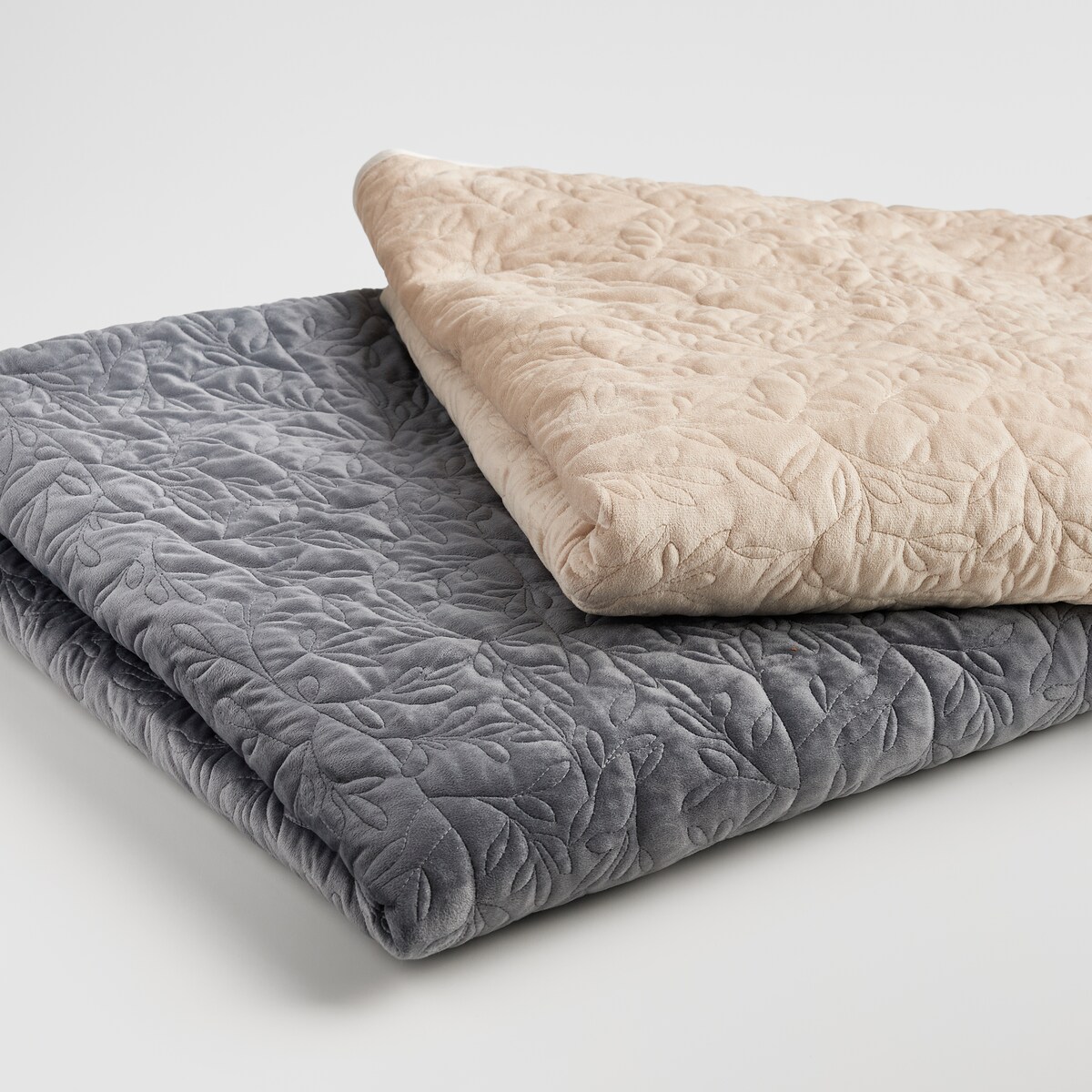 Narzuta Seviana 200x220 cm z motywem arabeski