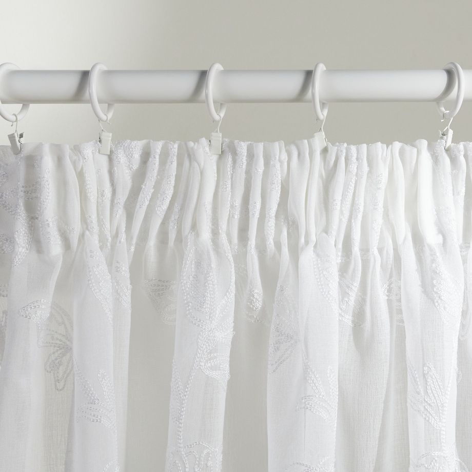 Firana haftowana Edvina 140x250 cm z motywem kwiatowym