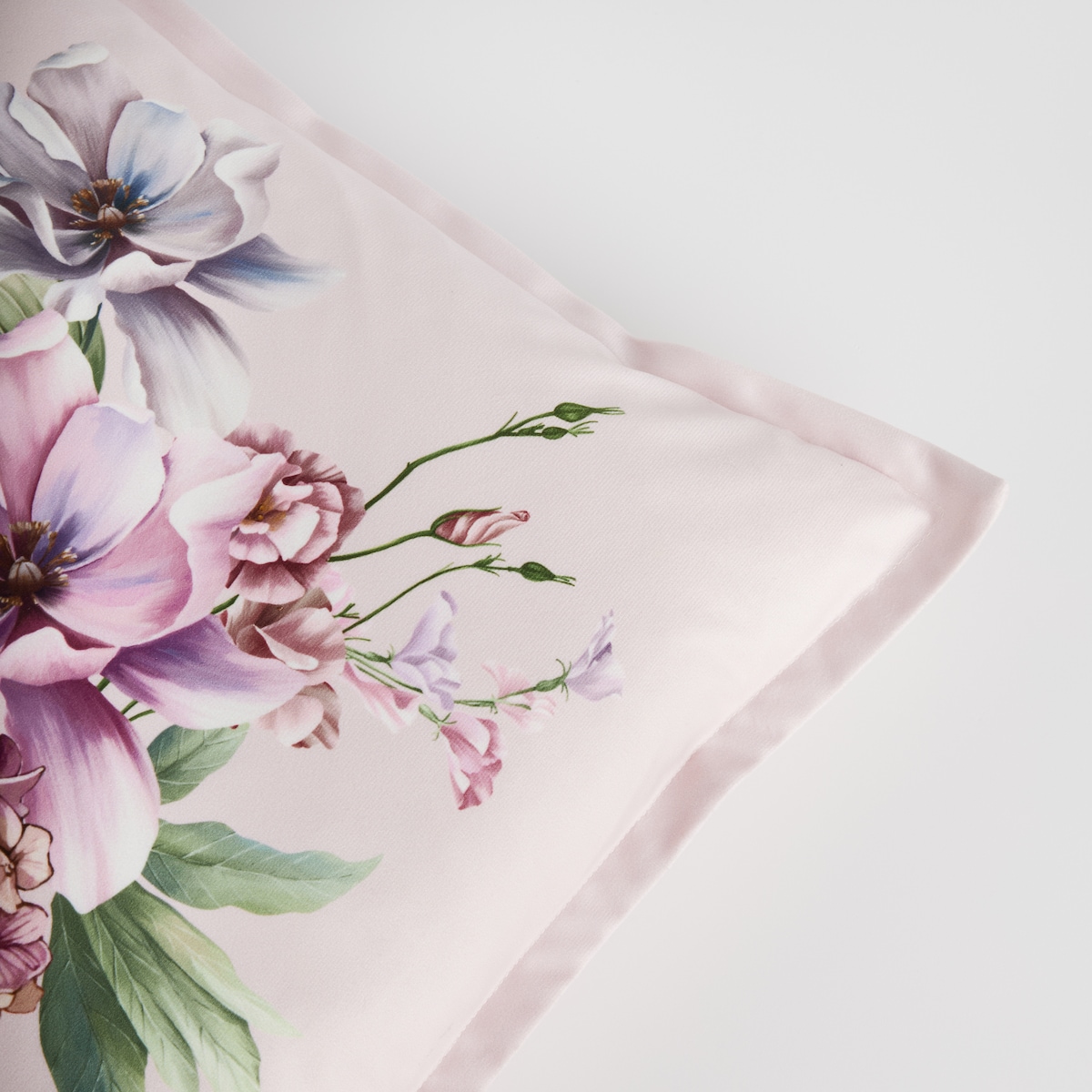 Poszewka z nadrukiem Tensianis 45x45 cm z motywem kwiatowym