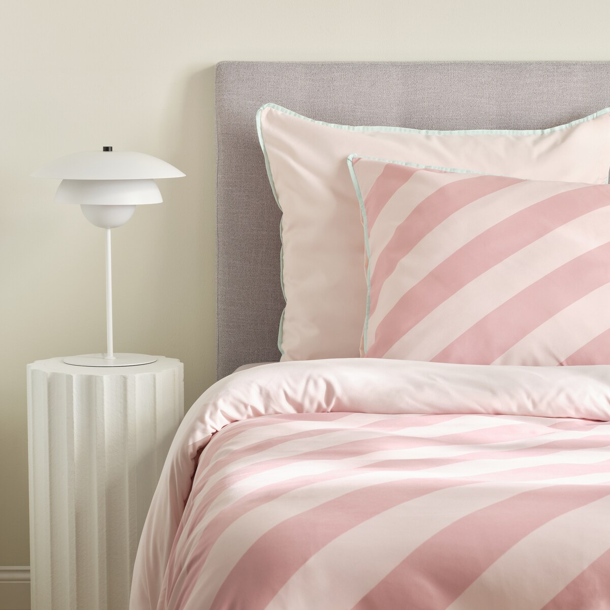 Pościel z mikrofibry z lamówką Pasiu 200x220 cm w paski