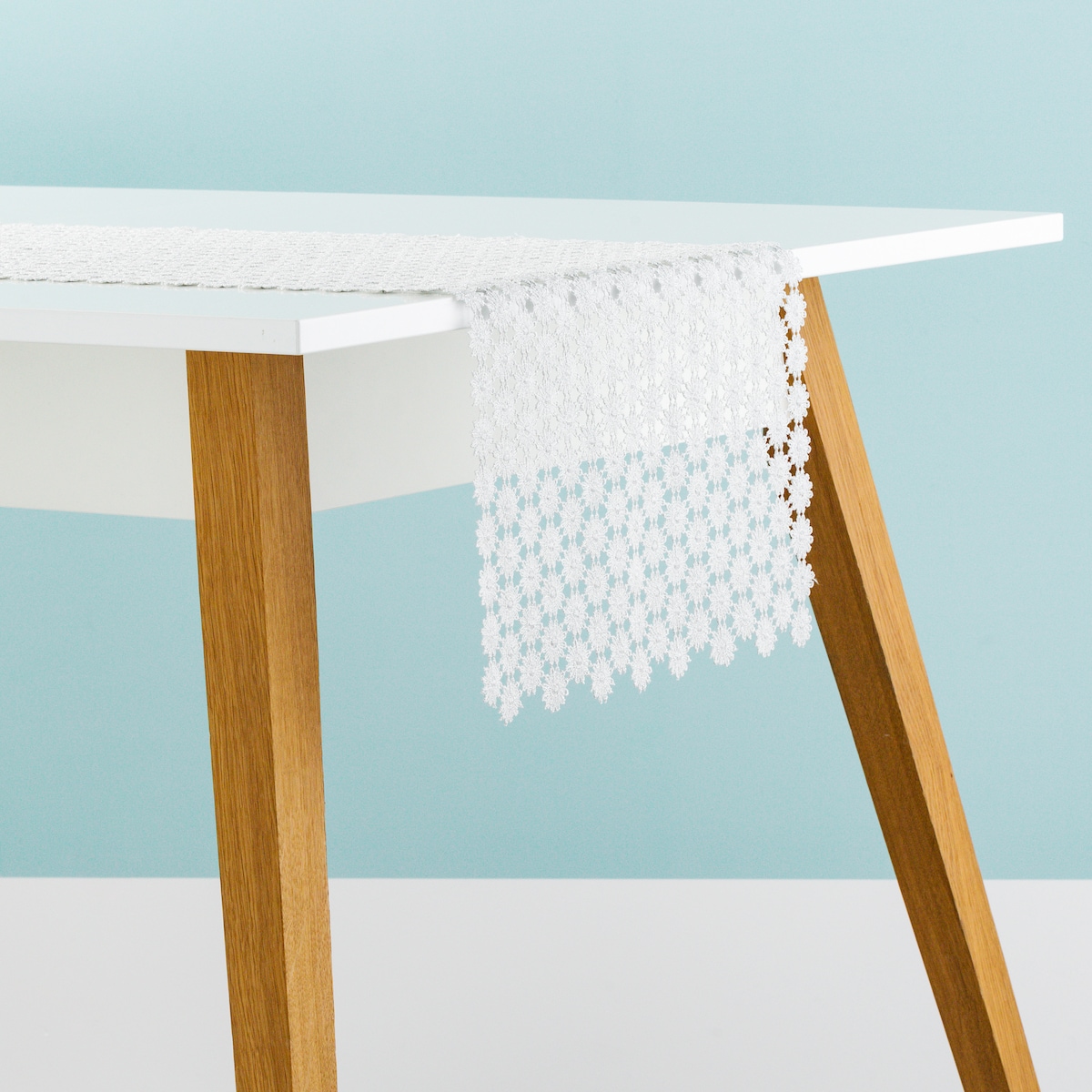 Bieżnik Douglasa 35x180 cm z motywem kwiatowym