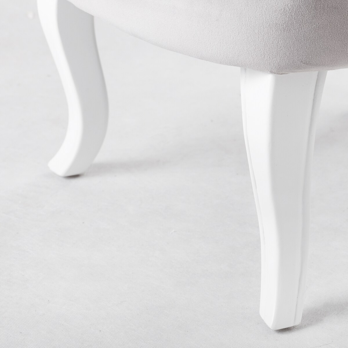 Welurowe krzesło w stylu glamour wykończone cyrkoniami brittani