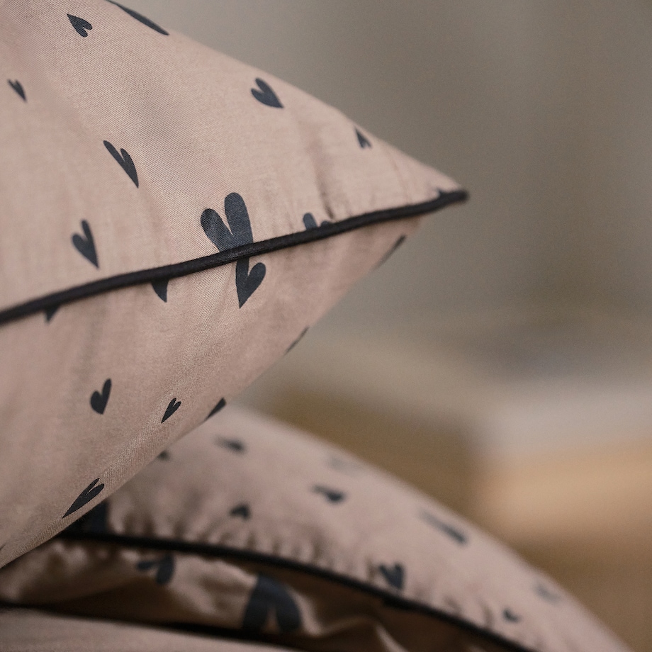 Pościel z bawełny satynowej z lamówką Malorina 200x220 cm z motywem serc