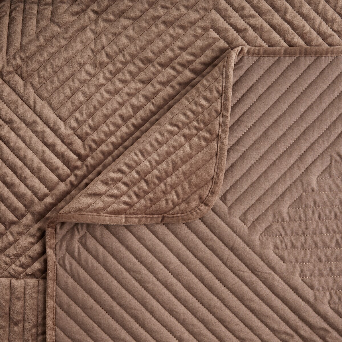 Jednokolorowa narzuta na łóżko Minister 240x260 cm z motywem geometrycznym