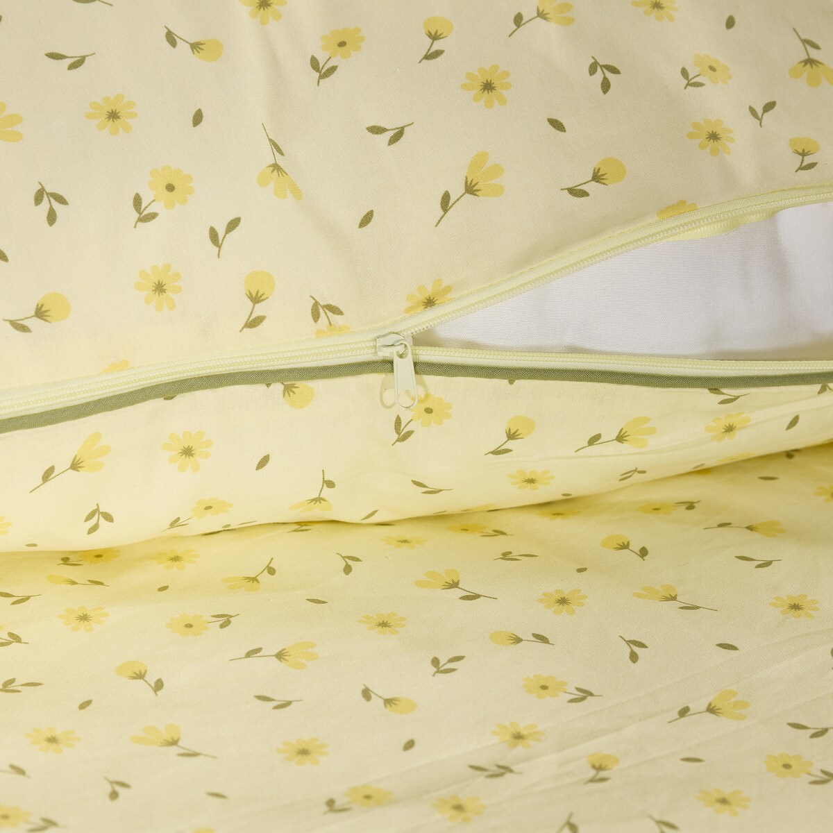 Pościel bawełniana z lamówką Avis 200x220 cm z motywem kwiatowym