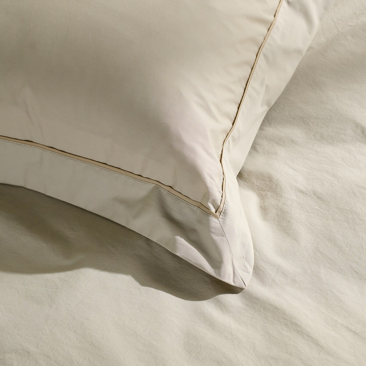 Jednokolorowa pościel z perkalu z lamówką Perlamo 160x200 cm