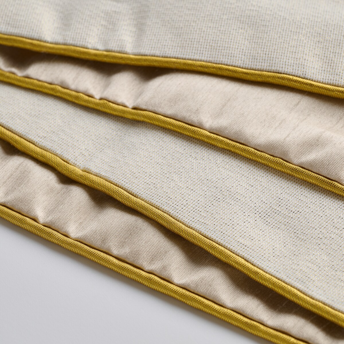 Bieżnik Haftowany Arvore 40x180 cm z motywem choinki