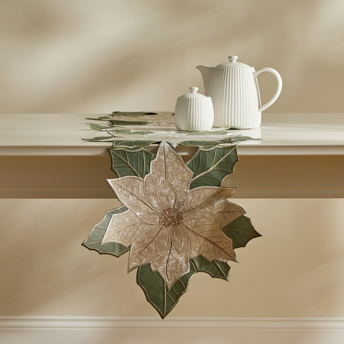 Bieżnik Haftowany Poinsettia xmas 35x171 cm z motywem gwiazdy betlejemskiej