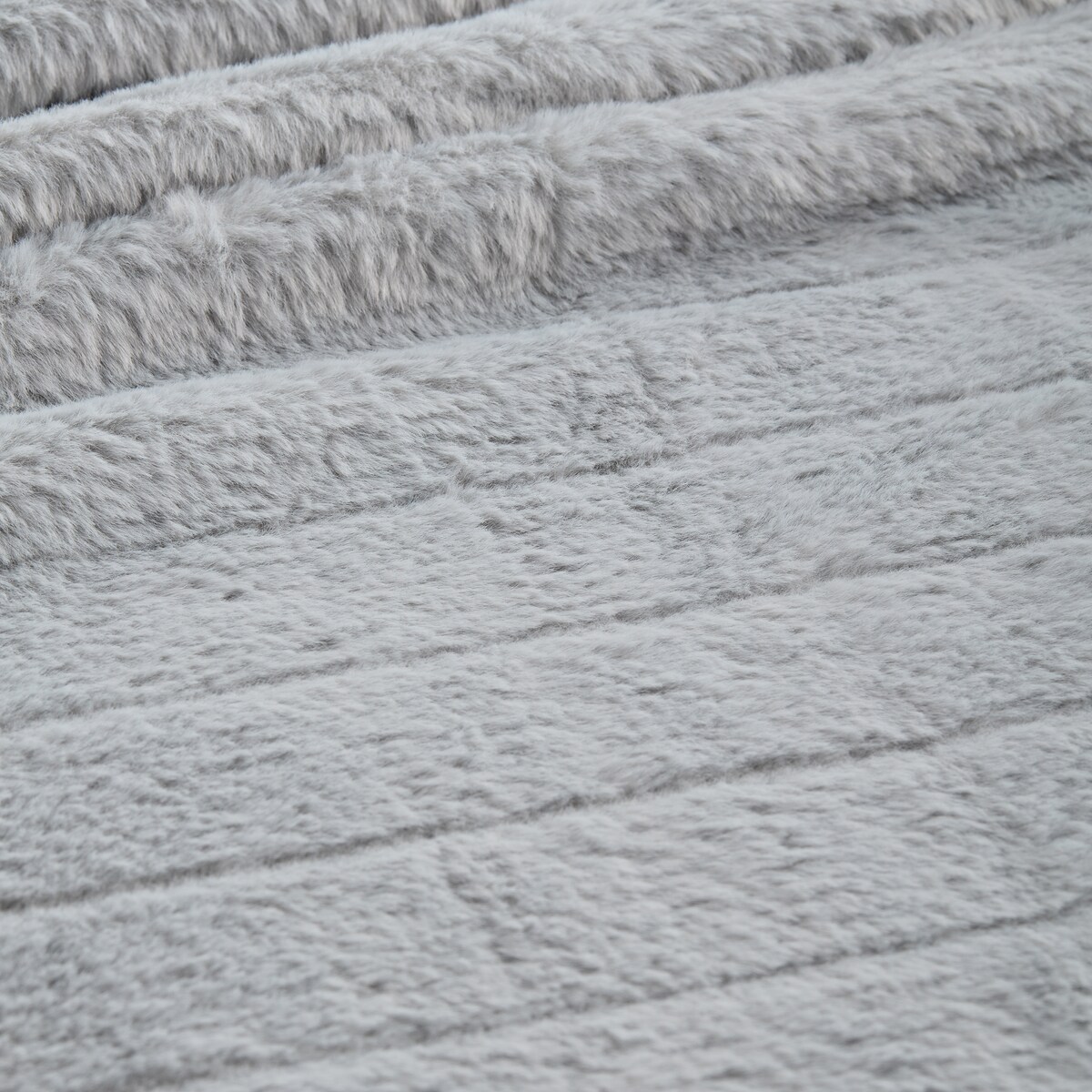 Jednokolorowa futrzana narzuta na łóżko Classolo 180x200 cm