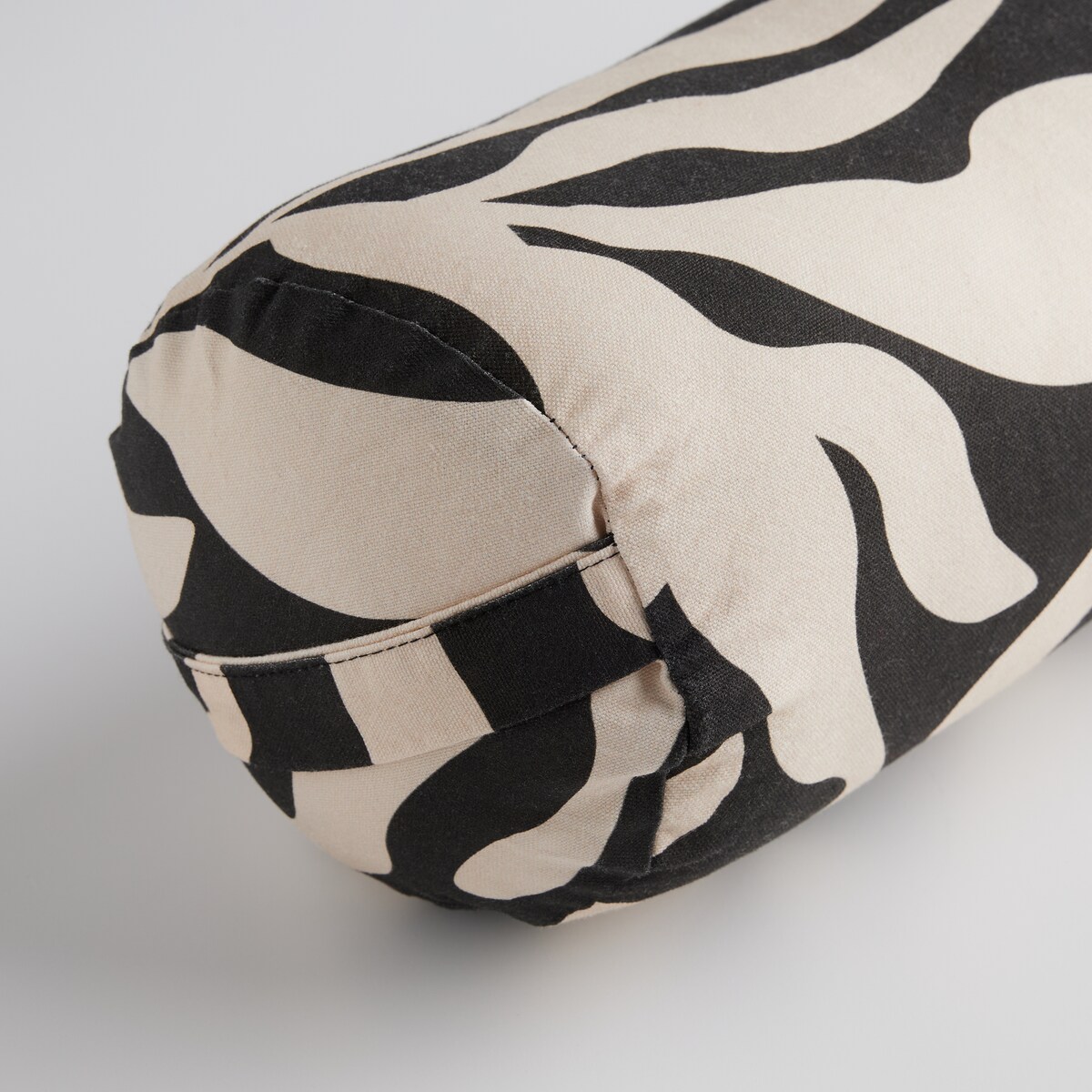 Poduszka Dekoracyjna Wałek Kamea z motywem liści