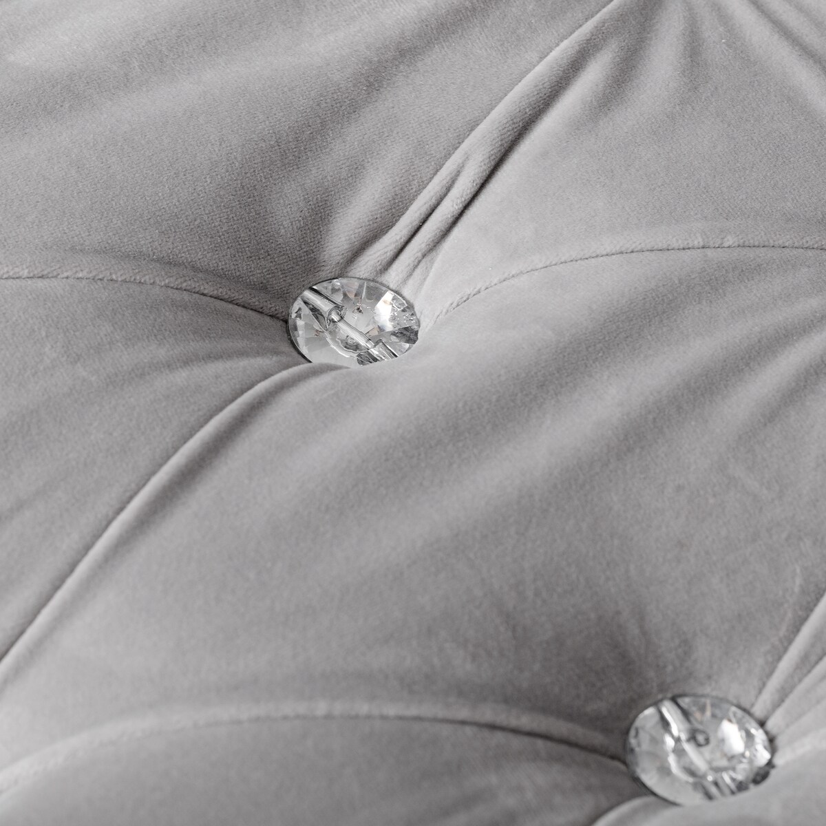 Welurowe krzesło w stylu glamour wykończone cyrkoniami brittani