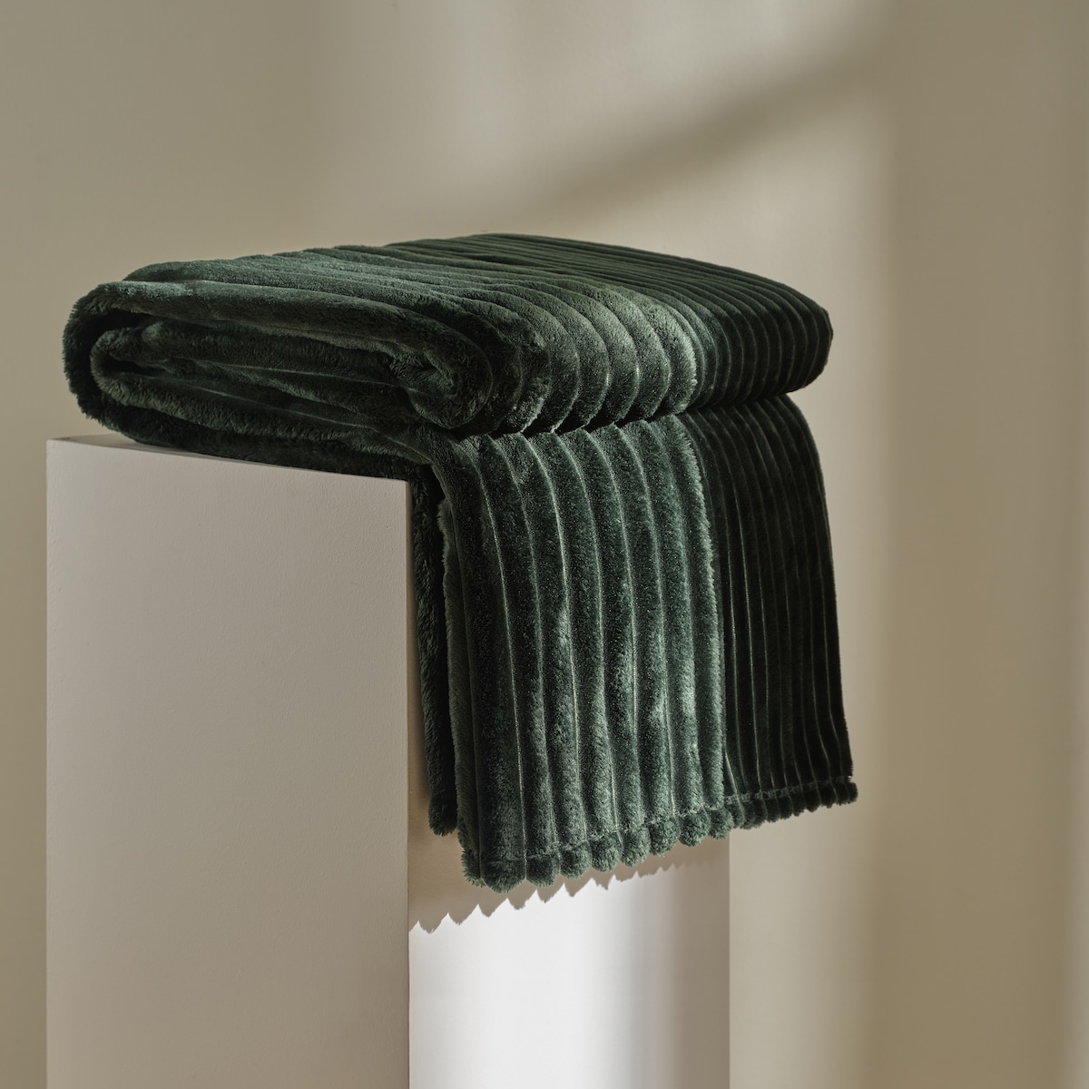 Jednokolorowy koc żakardowy Divite 150x200 cm