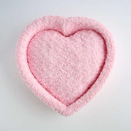 Legowisko Amora z motywem serc