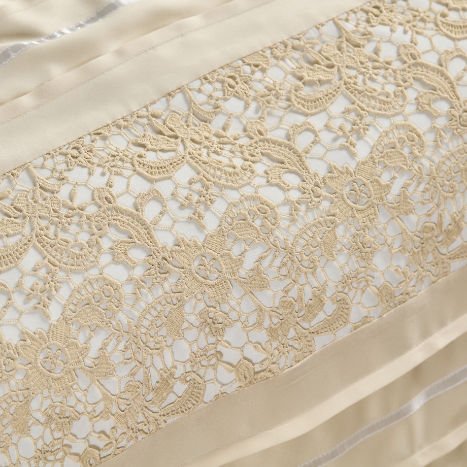 Pościel ze zdobieniem haftowanym Jasme 200x220 cm z motywem roślinnym