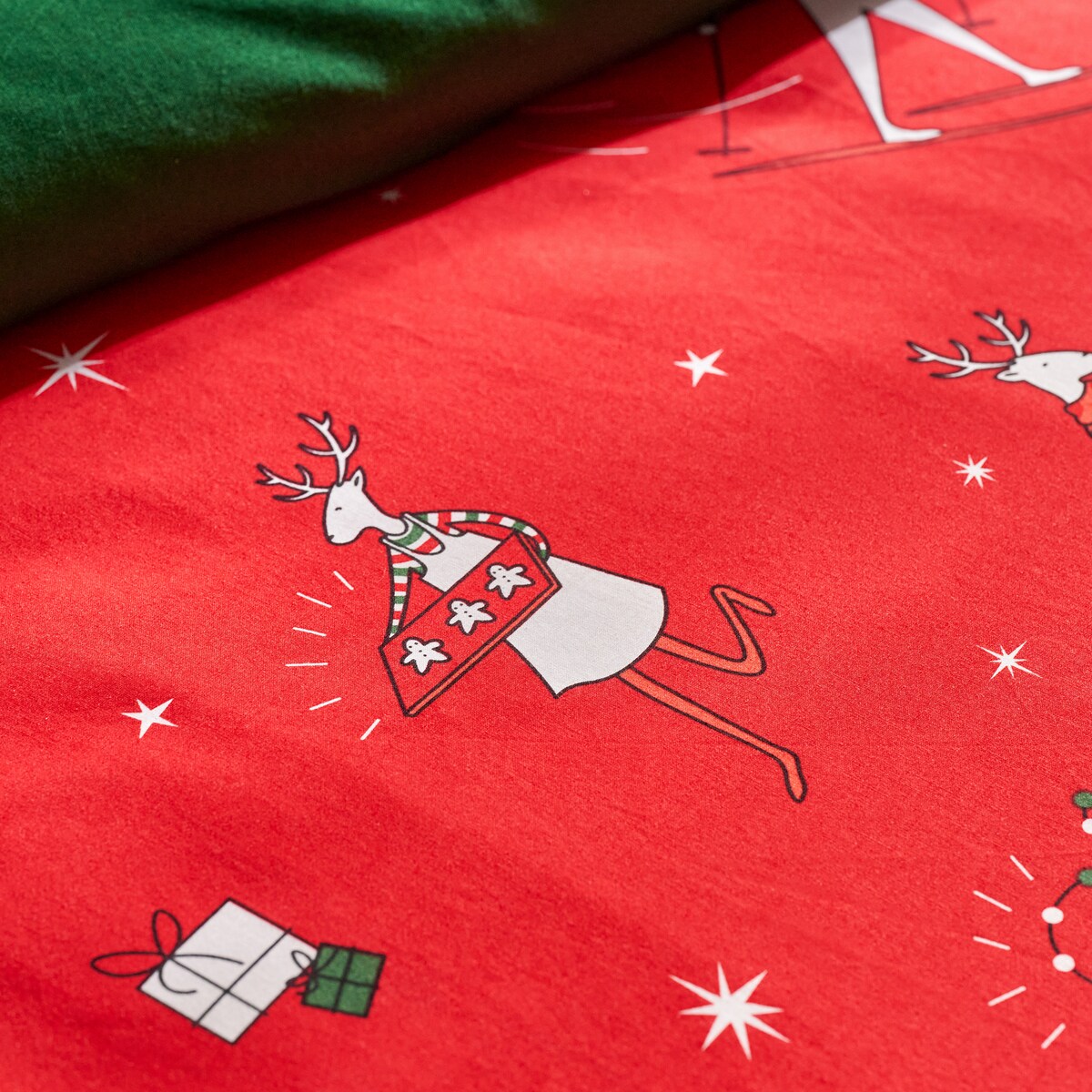 Pościel bawełniana z lamówką Olinerini 160x200 cm z motywem renifera