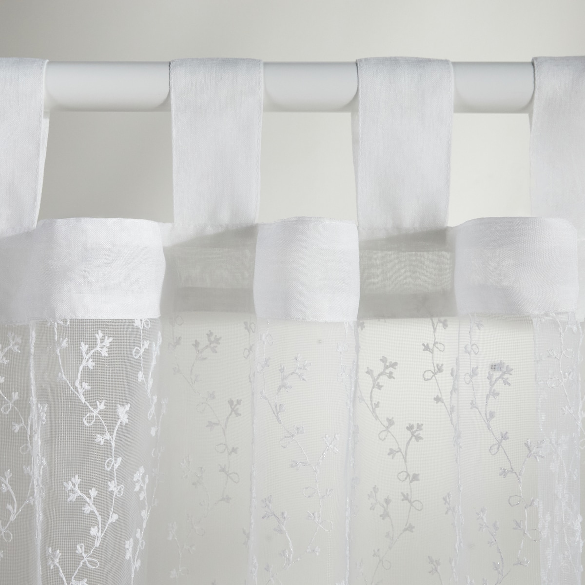 Firana haftowana Lokos 140x250 cm z motywem kwiatowym