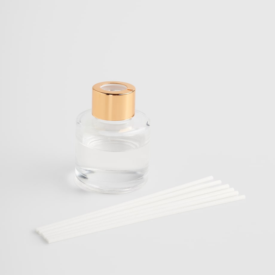 Zestaw świec i odświeżacza cuksi w opakowaniu prezentowym