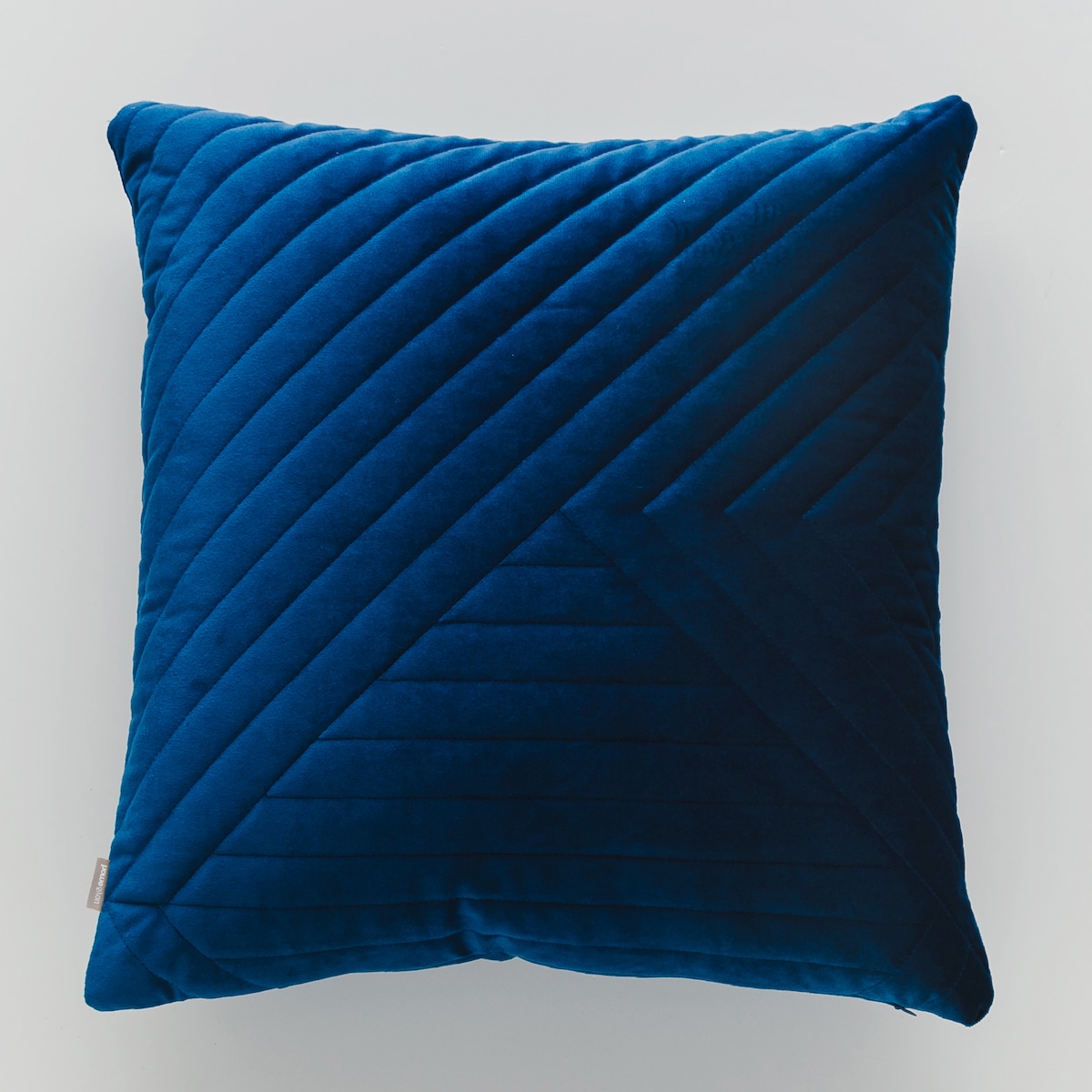 Poszewka Welwetowa Minister 45x45 cm z motywem geometrycznym