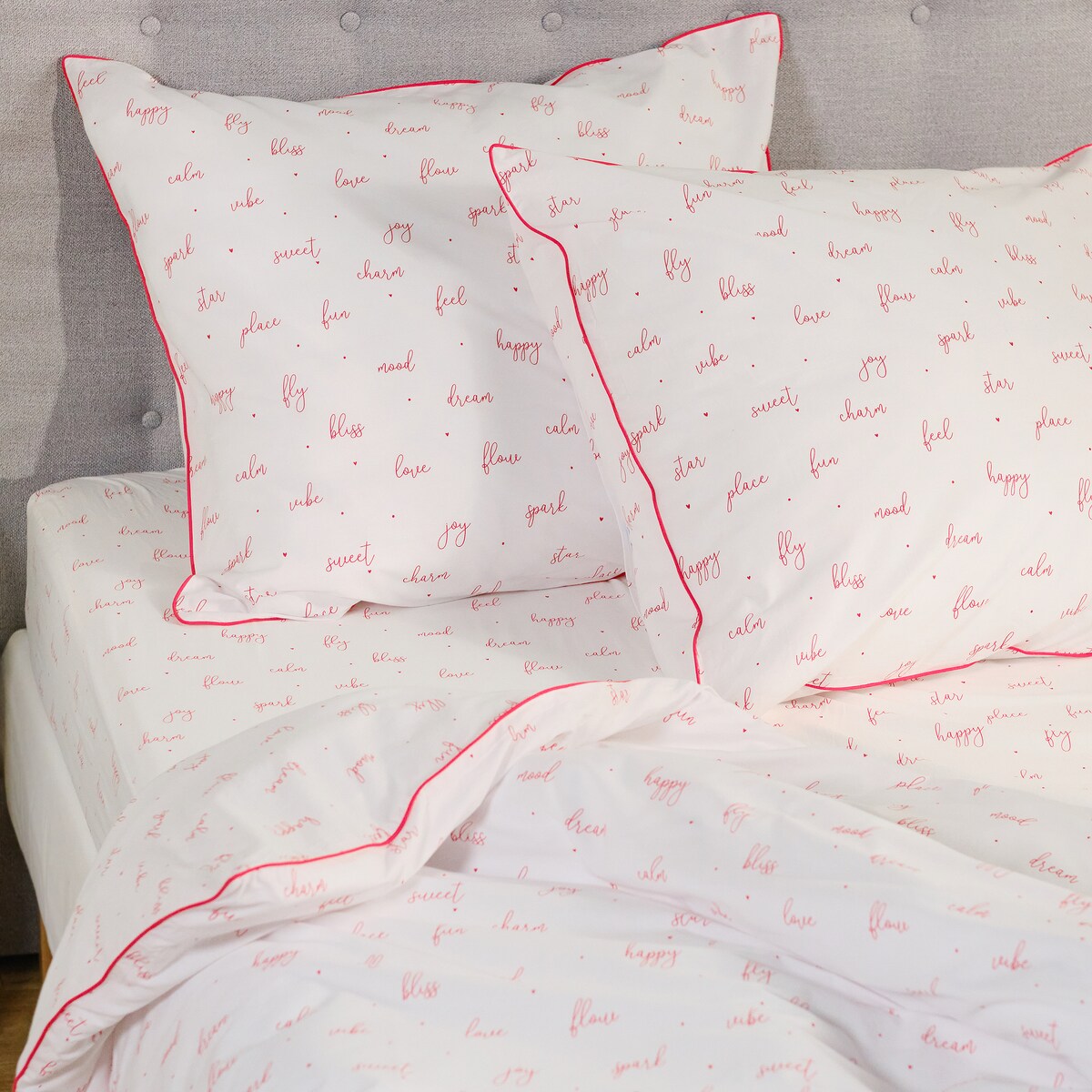 Prześcieradło bawełniane z gumką Zafir 160x200 cm z motywem napisów