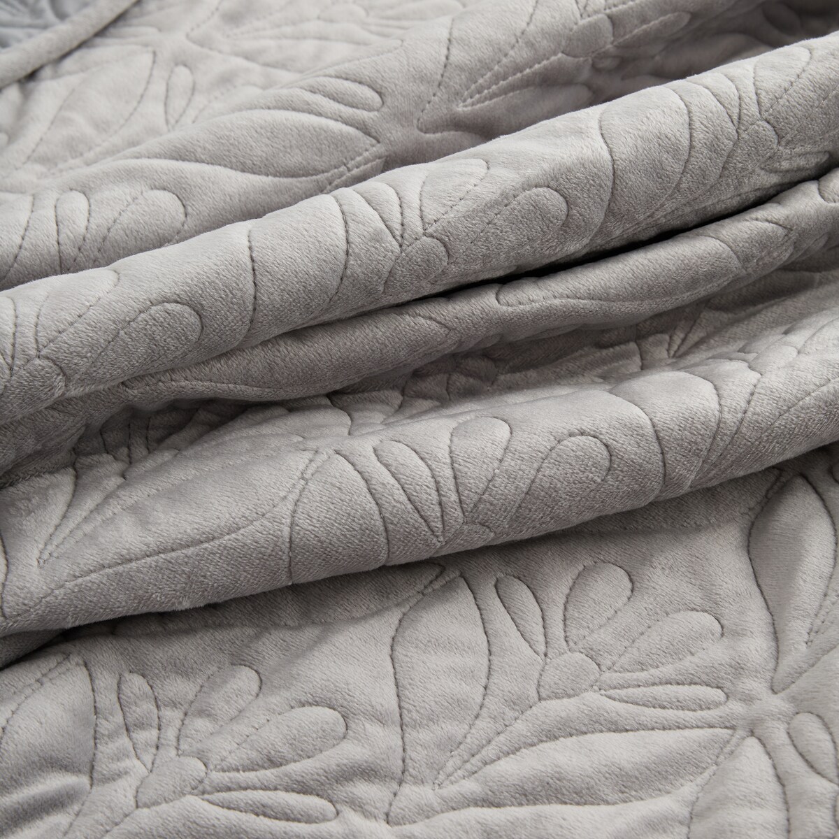 Jednokolorowa narzuta na łóżko z przeszywanym wzorem arabeski Velutio 200x220 cm