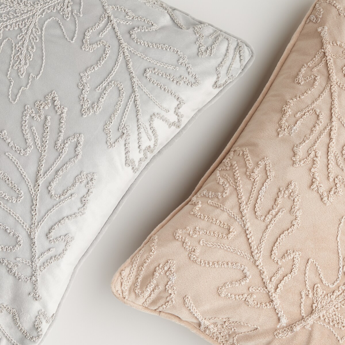 Poszewka Haftowana Maple 45x45 cm z motywem liściastym