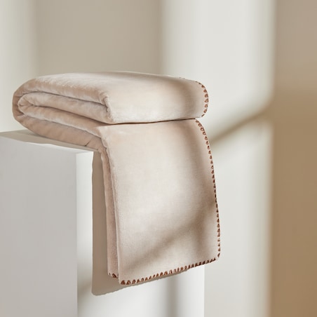 Jednokolorowy koc z wiskozą Maresa 150x200 cm