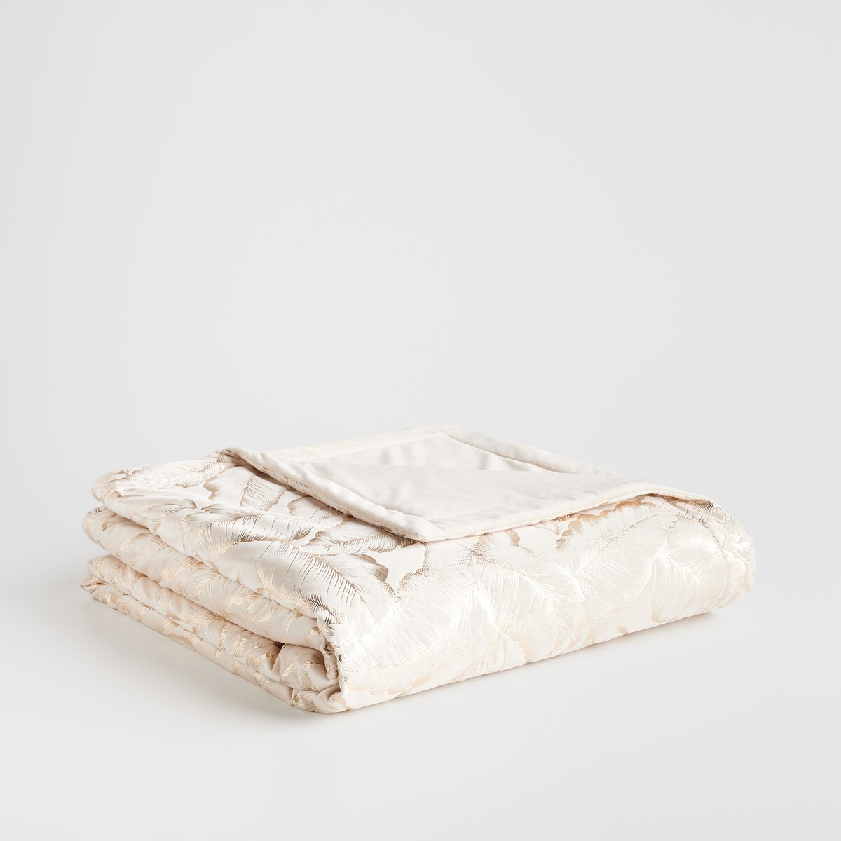 Wzorzysta narzuta na łóżko Foglare 220x240 cm z motywem liściastym