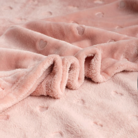 Jednokolorowy koc z wytłoczonym wzorem Kisalis 150x200 cm z motywem serc