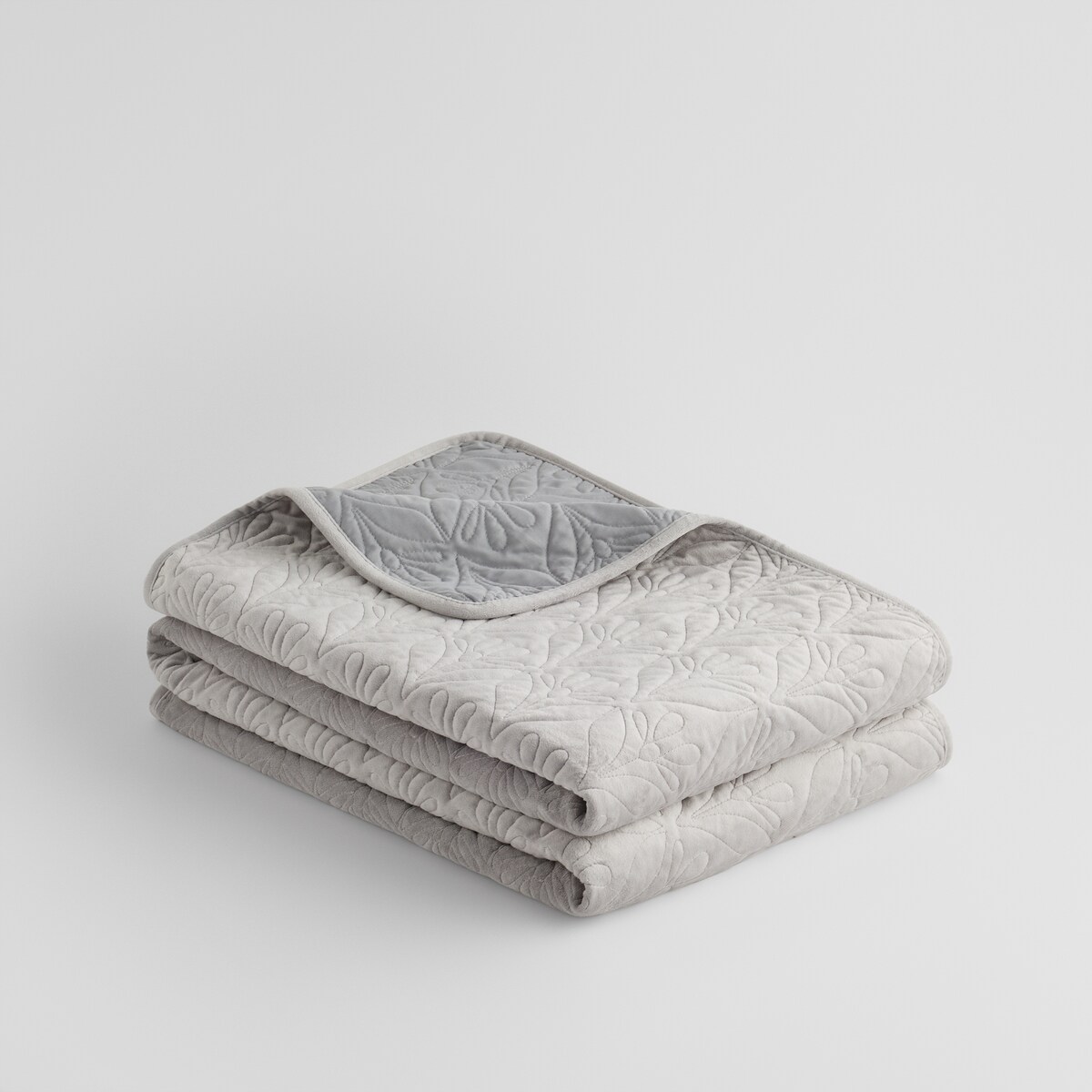 Jednokolorowa narzuta na łóżko z przeszywanym wzorem arabeski Velutio 200x220 cm