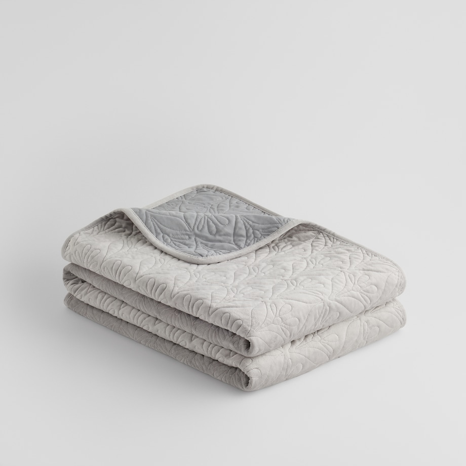 Jednokolorowa narzuta na łóżko z przeszywanym wzorem arabeski Velutio 200x220 cm