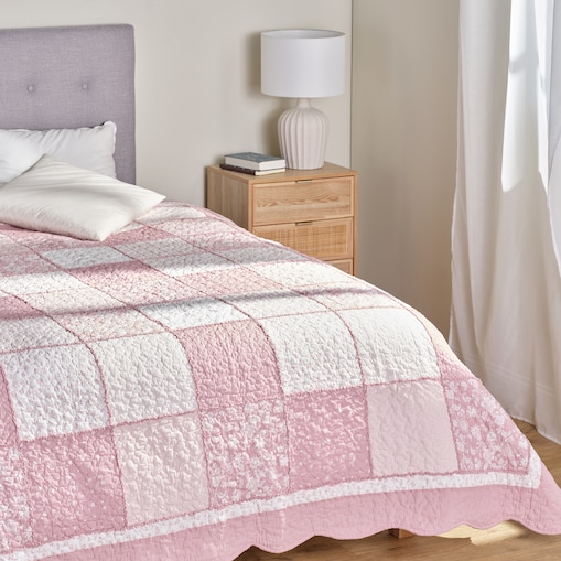 Patchwork narzuta na łóżko Cottage 200x220 cm z motywem kwiatowym