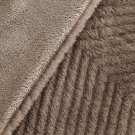 Narzuta Futrzana Przeszywana w Geometryczny Wzór Abraco 200x220 cm