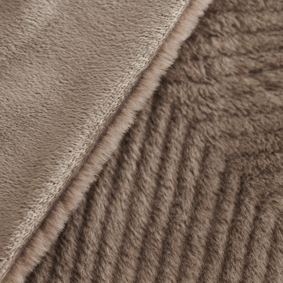 Narzuta Futrzana Przeszywana w Geometryczny Wzór Abraco 200x220 cm