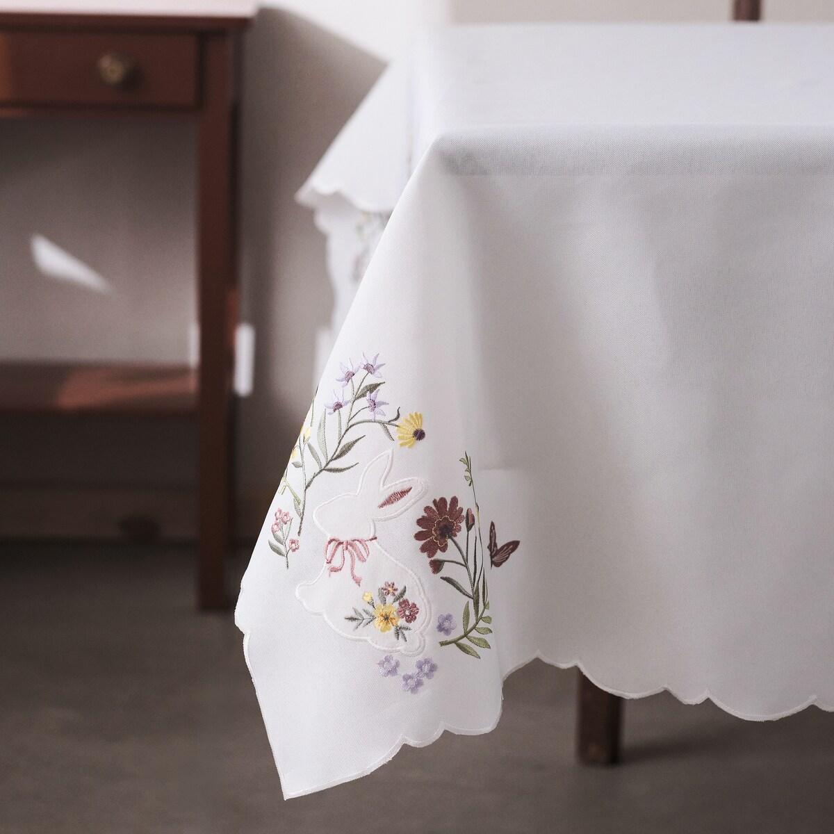 Obrus Haftowany Lapique 130x174 cm z motywem jajka