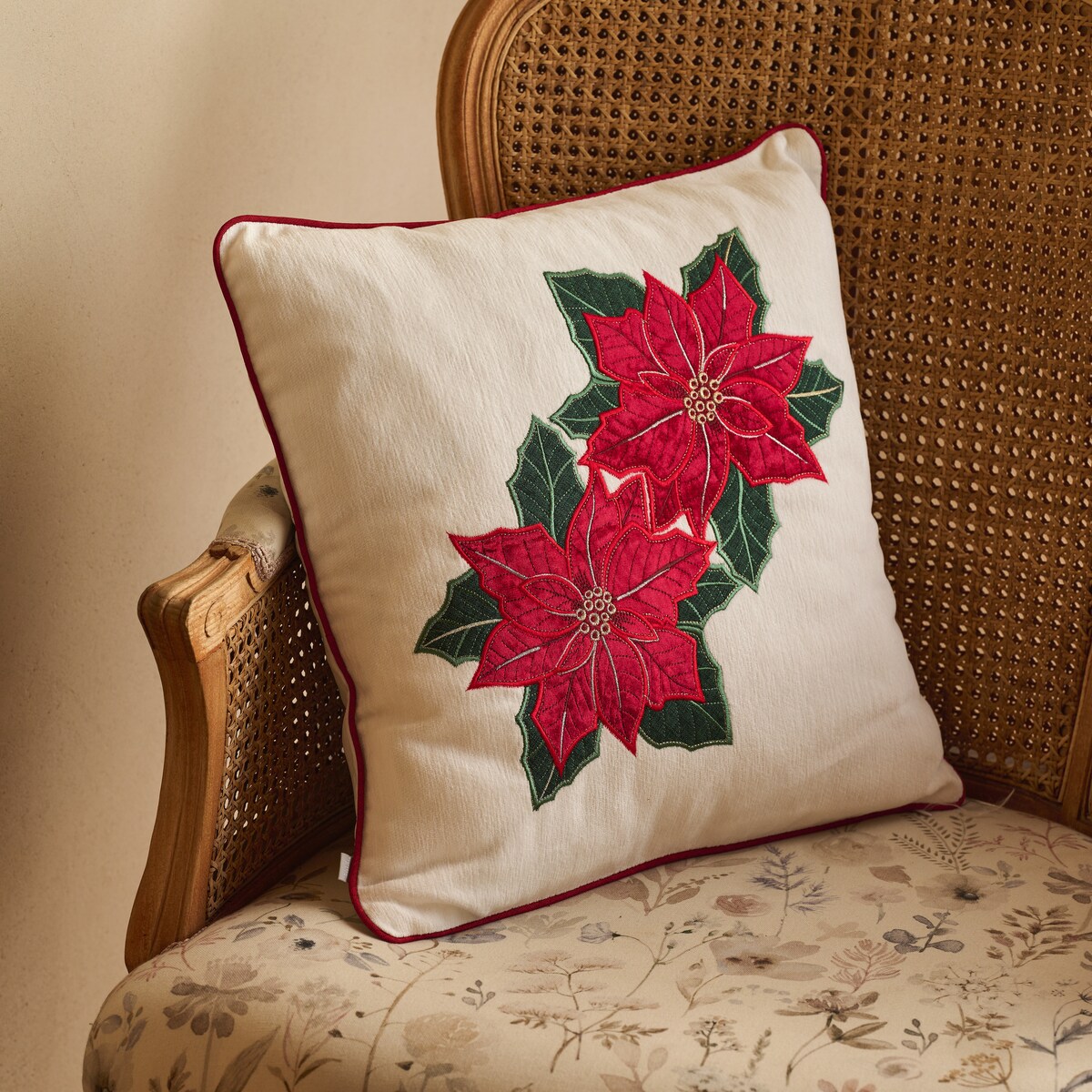Poszewka dekoracyjna Poinsettia 45x45 cm z motywem gwiazdy betlejemskiej