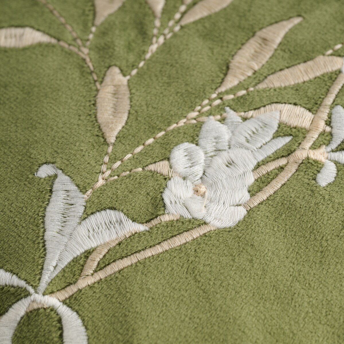 Poszewka Haftowana Inverness 45x45 cm z motywem roślinnym