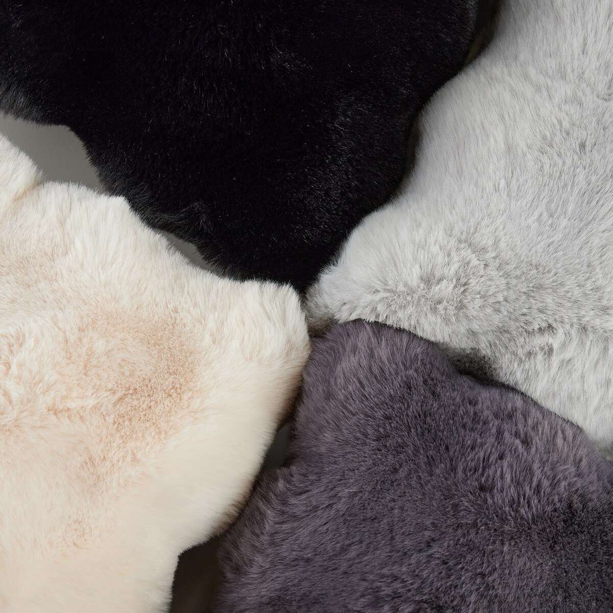 Poszewka Futrzana Bares 45x45 cm w kratę