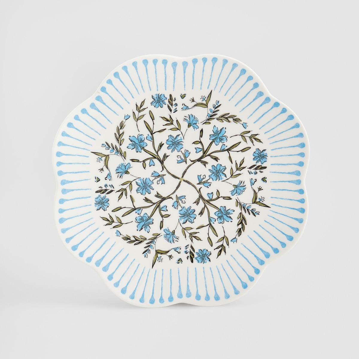 Patera Avenel z motywem roślinnym