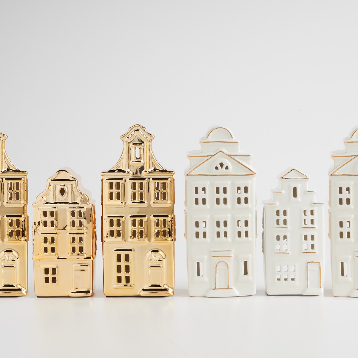 Świecznik Karit z motywem domku