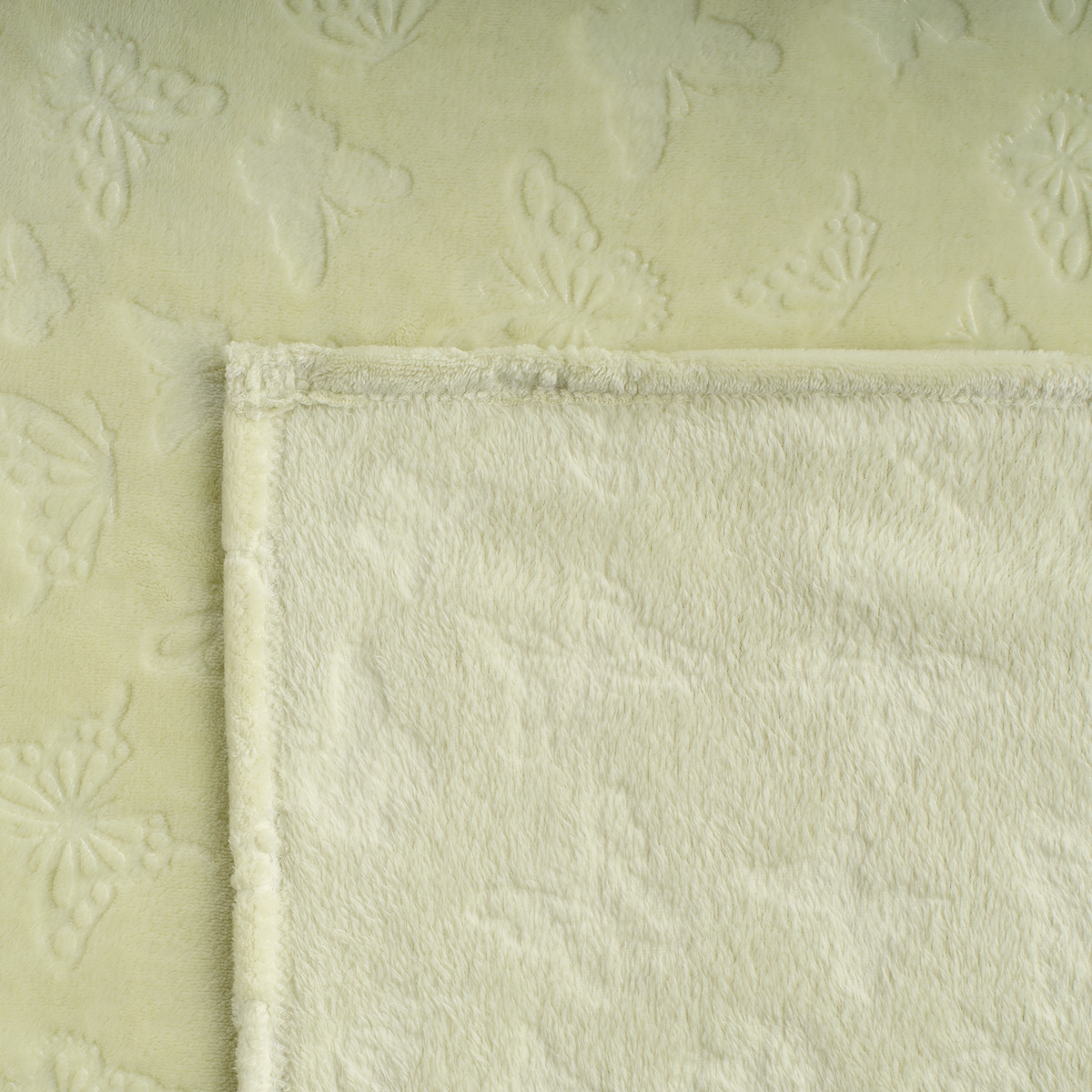 Jednokolorowy koc z wytłoczonym wzorem Yriale 150x200 cm