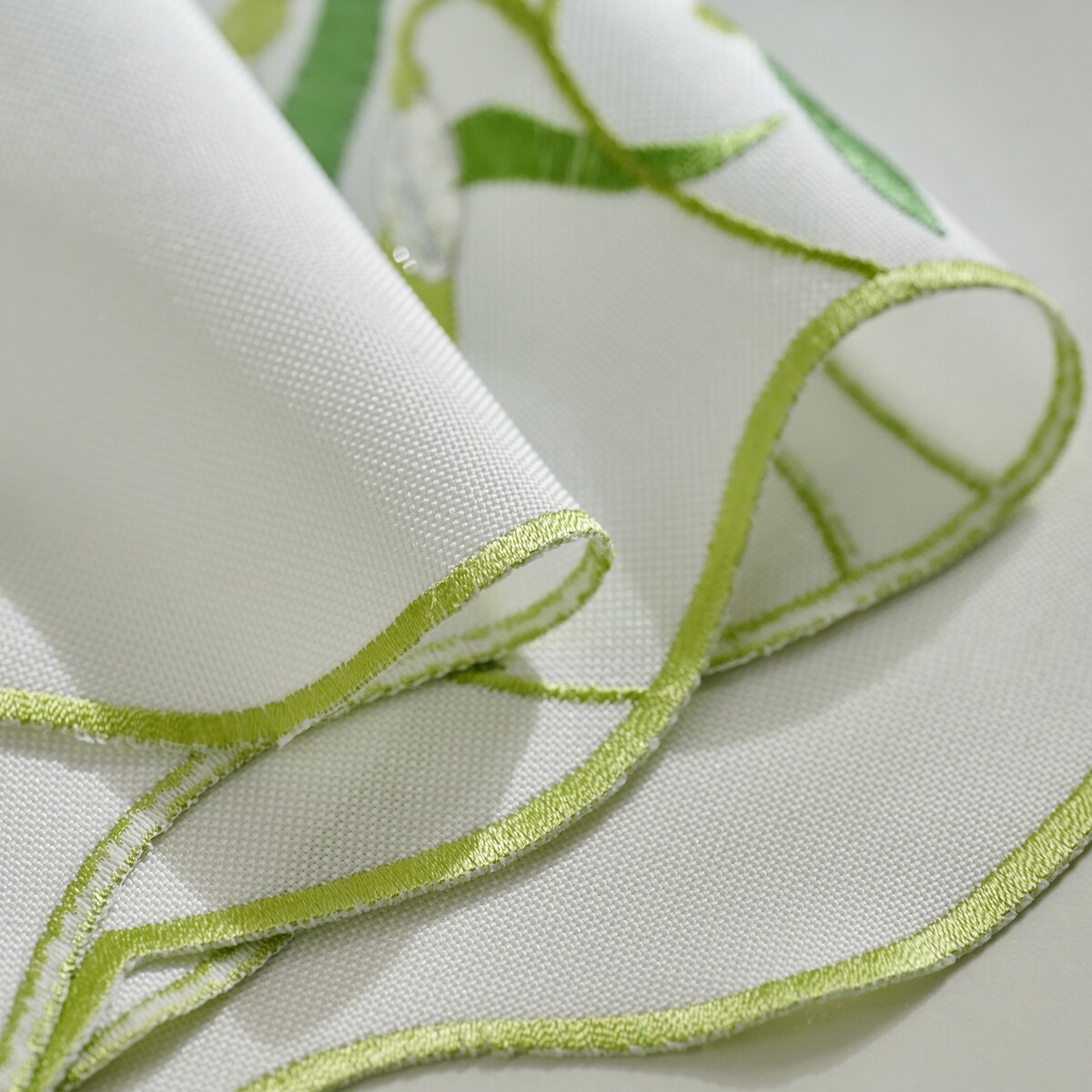 Bieżnik Haftowany Convelio 35x174 cm z motywem kwiatowym