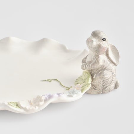 Patera Pasquile z motywem kwiatowym i królika