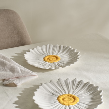 Patera Daisini z motywem kwiatowym