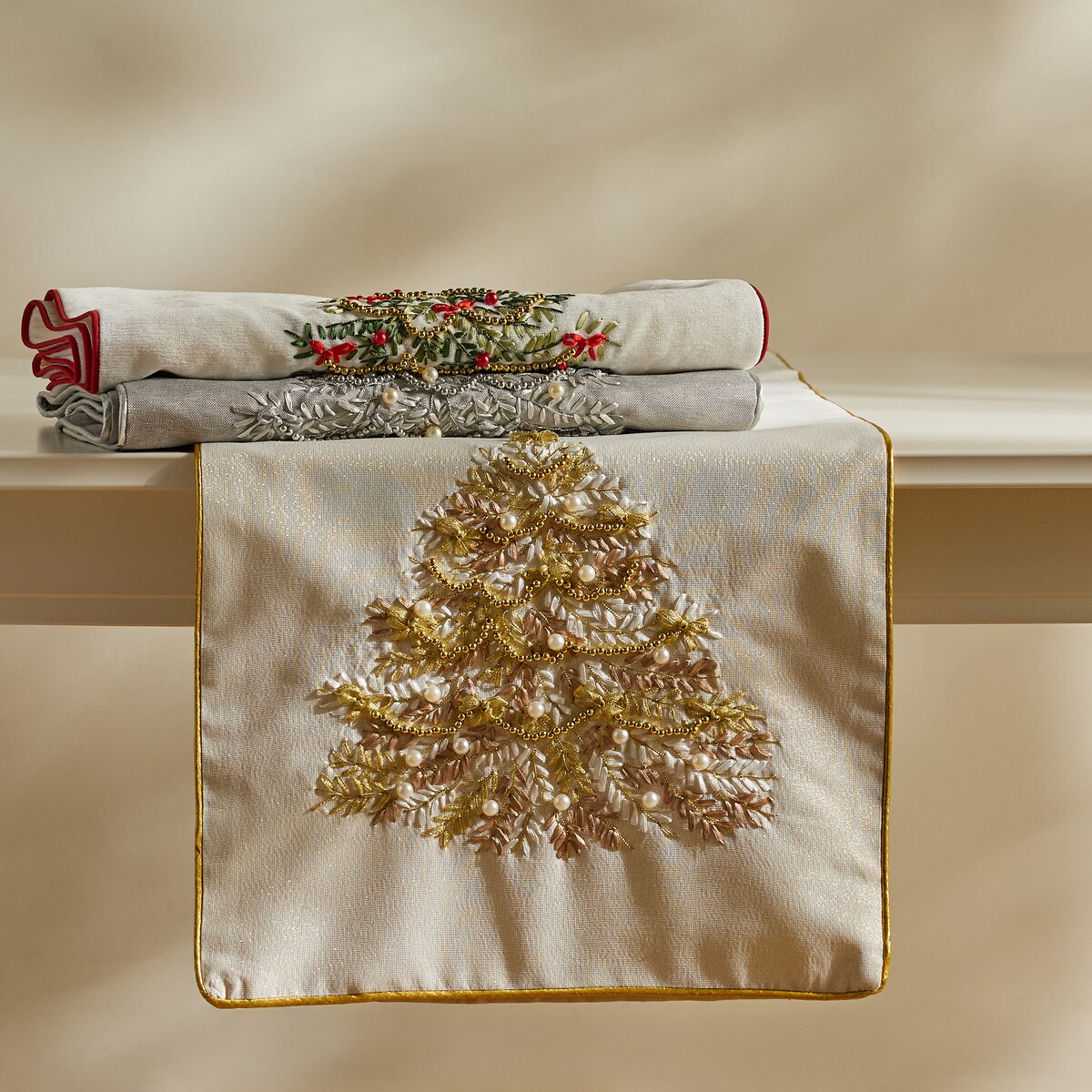 Bieżnik Haftowany Arvored 40x180 cm z motywem choinki