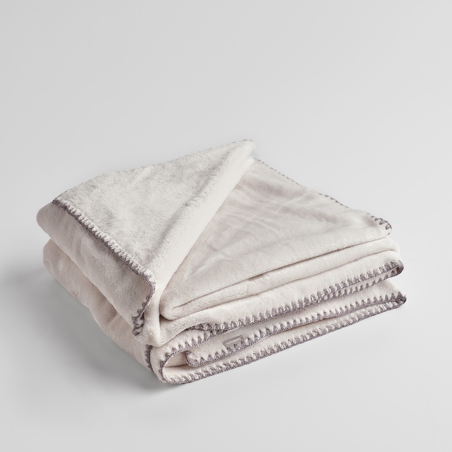 Jednokolorowy koc z wiskozą Maresa 150x200 cm