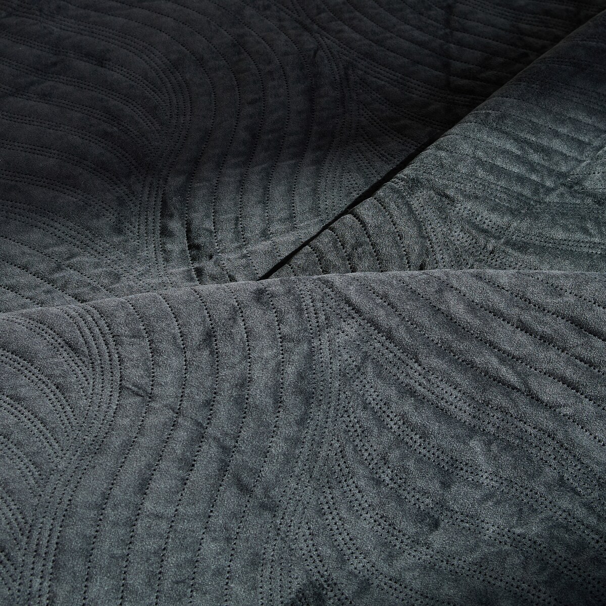 Jednokolorowa narzuta na łóżko z wytłoczonym wzorem Kaylin 200x220 cm